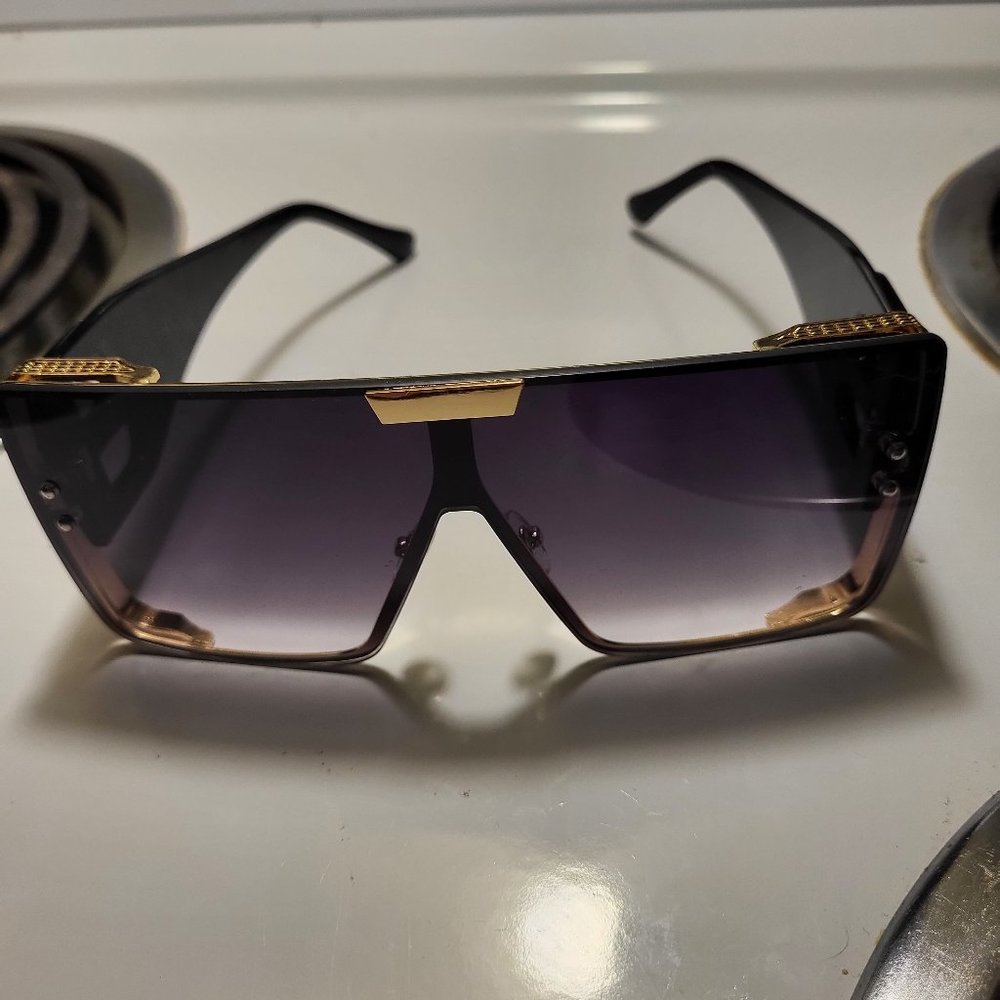 Sunglasses BURBERRY N E W
